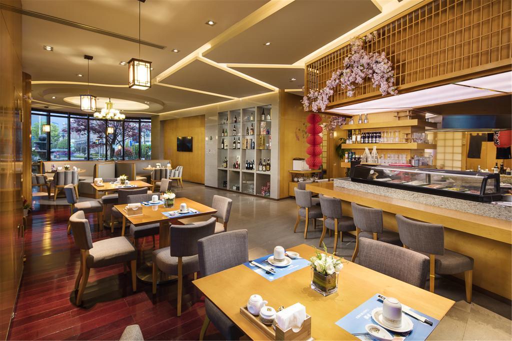 Royal Century Hotel Shanghai Bagian luar foto